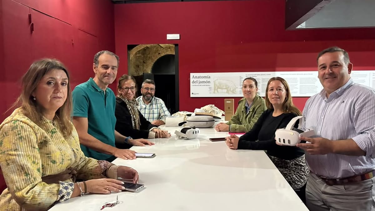 Participantes en la jornada de formación sobre realidad virtual en museos de Jabugo, Aracena y Aroche organizada por la Diputación de Huelva