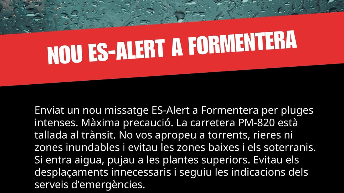 Cartel de alerta ES-Alert de la Generalitat de Islas Baleares sobre lluvias intensas y cierre de carretera en Formentera