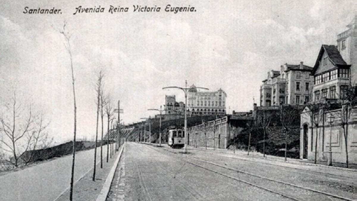 Avenida Reina Victoria Eugenia del frente marítimo de El Sardinero en Santander