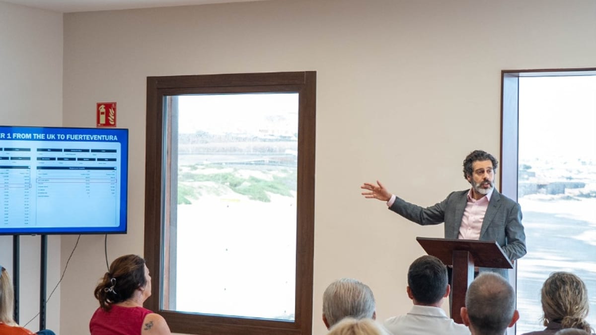 Jornada de trabajo del Patronato Insular de Turismo de Fuerteventura con profesionales del sector y directivos de Jet2 sobre calidad y fidelización del mercado británico