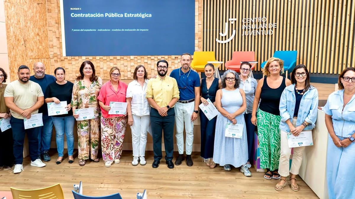 Cartel informativo sobre contratación pública estratégica del Cabildo de Fuerteventura y Observatorio de Contratación Pública Responsable de Canarias