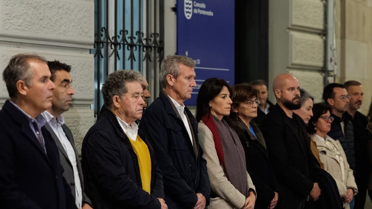 Acto institucional de la Xunta de Galicia guardando un minuto de silencio por las víctimas del accidente ferroviario de Toledo
