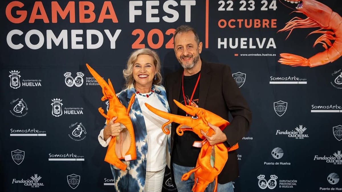 Cartel del Gamba Fest Comedy 2021 en Huelva con fechas 22, 23 y 24 de octubre, logos de Ayuntamiento de Huelva, Diputación Provincial de Huelva y patrocinadores
