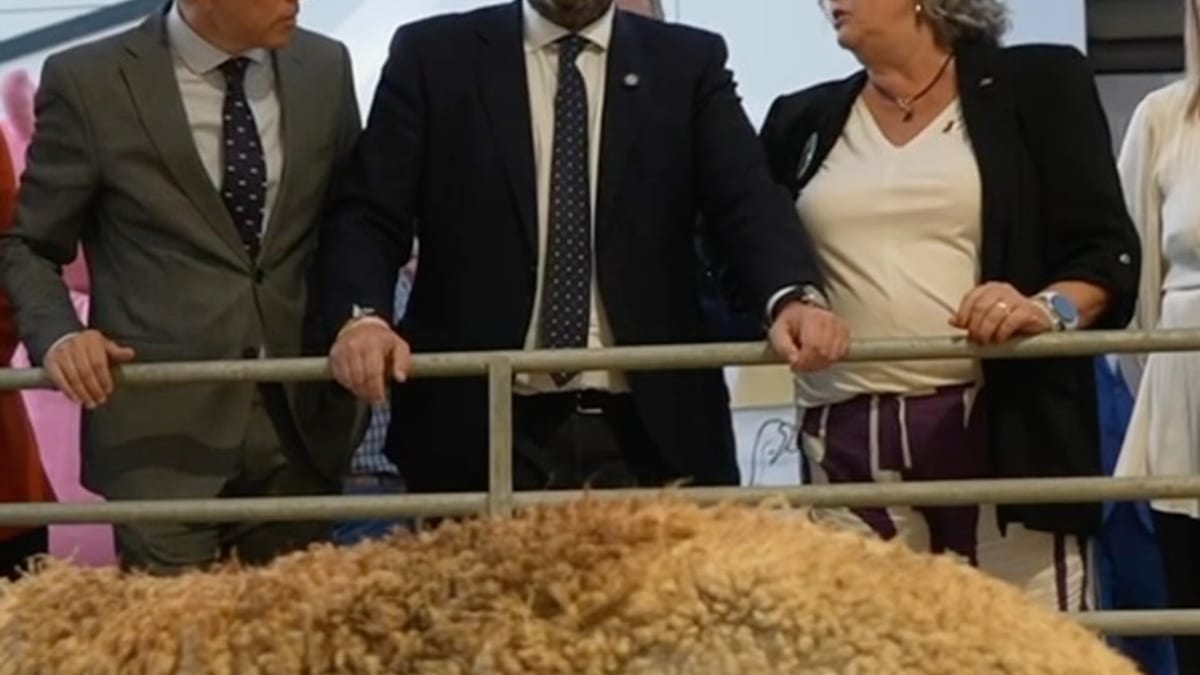 Inauguración de la 59ª edición de SEPOR en Lorca con el presidente Fernando López Miras y empresarios del sector ganadero