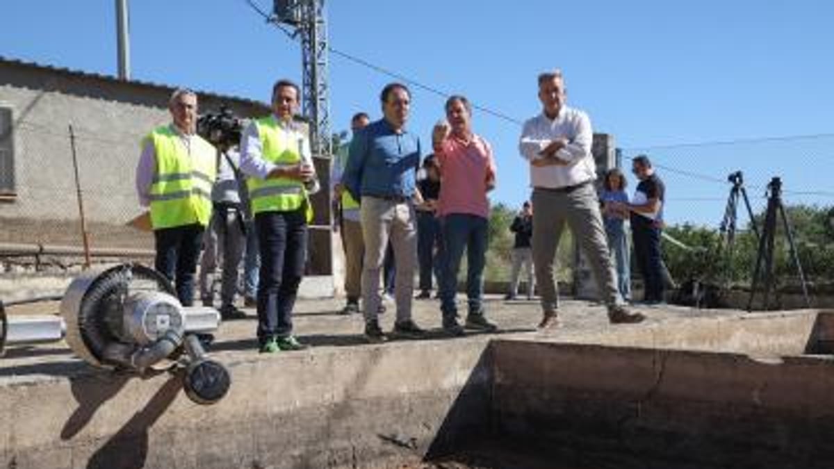 El president de la Generalitat Carlos Pérez Llorca realiza un recorrido por municipios damnificados por la Dana para comprobar labores de limpieza y reparación de infraestructuras