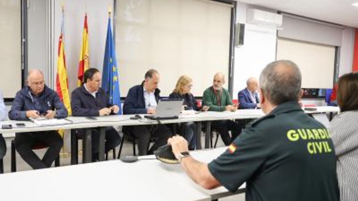 Reunión de coordinación de emergencias de la Generalitat Valenciana con presencia de autoridades y Guardia Civil