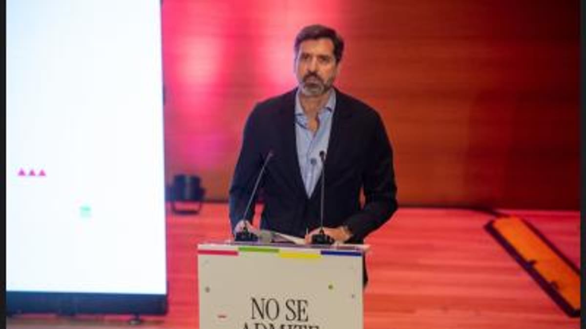 Francisco González, director general de Promoción Institucional de la Generalitat Valenciana, durante la entrega de los Premios ALCE 2026 de la Asociación de Publicidad de Alicante