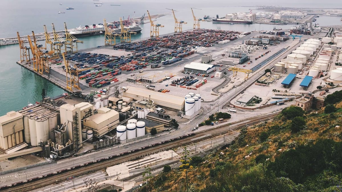 Instalaciones logísticas y transporte de mercancías representativos del sector logístico valenciano