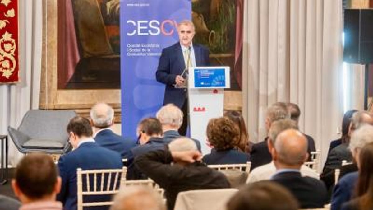 Director general de Economía durante la inauguración del IV Encuentro Socioeconómico de la Comunitat Valenciana ante representantes académicos, institucionales y empresariales