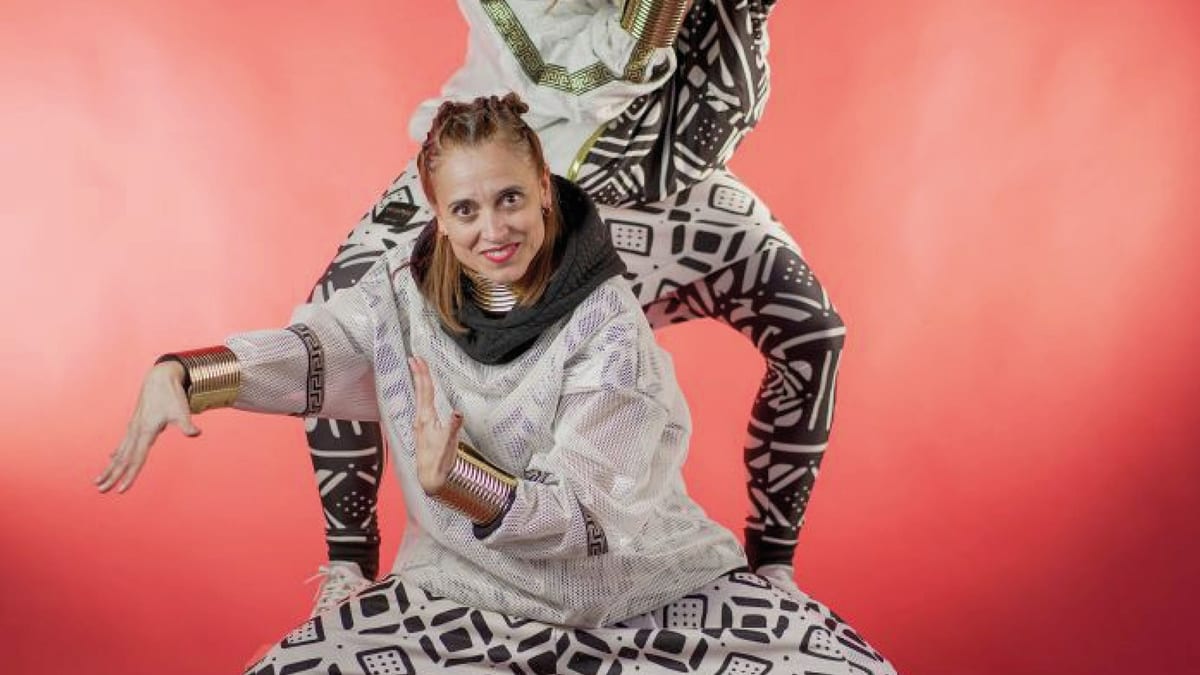 Cartel promocional de la programación de danza Danza a Escena en Getxo para octubre 2024