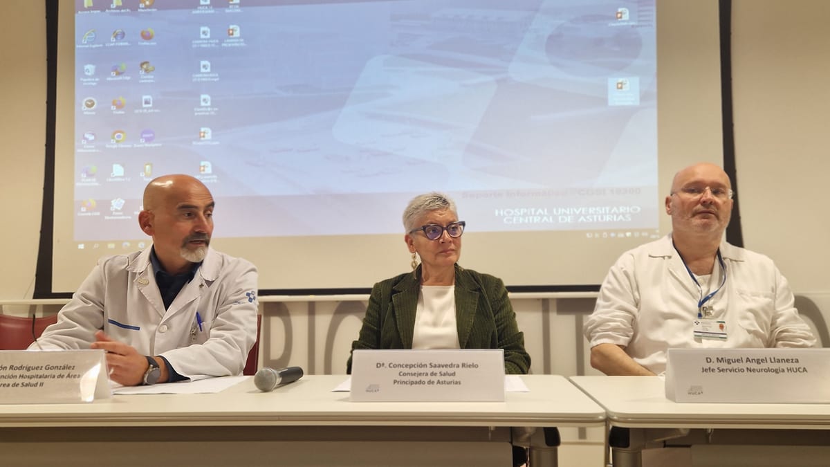 Concepción Saavedra Rielo, Consejera de Salud, y Miguel Ángel Llaneza, Jefe de Neurología del HUCA, presentan la actualización del Código Ictus