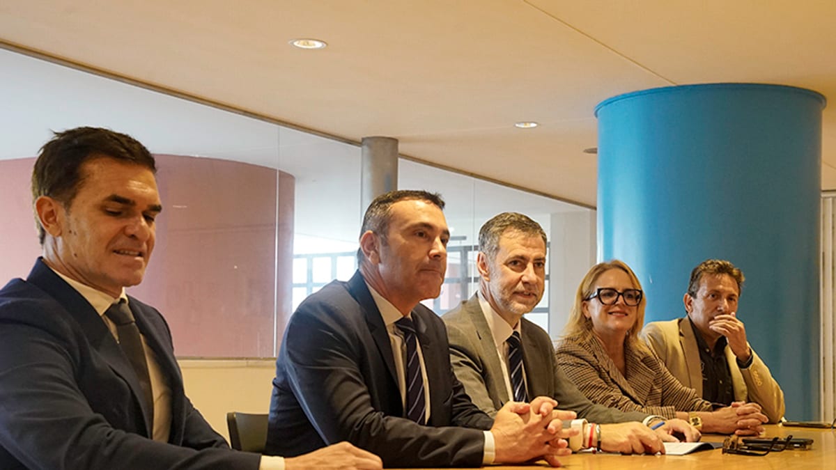 Encuentro entre representantes del Gobierno de Cantabria y el Cabildo de Lanzarote sobre turismo, economía, patrimonio y seguridad