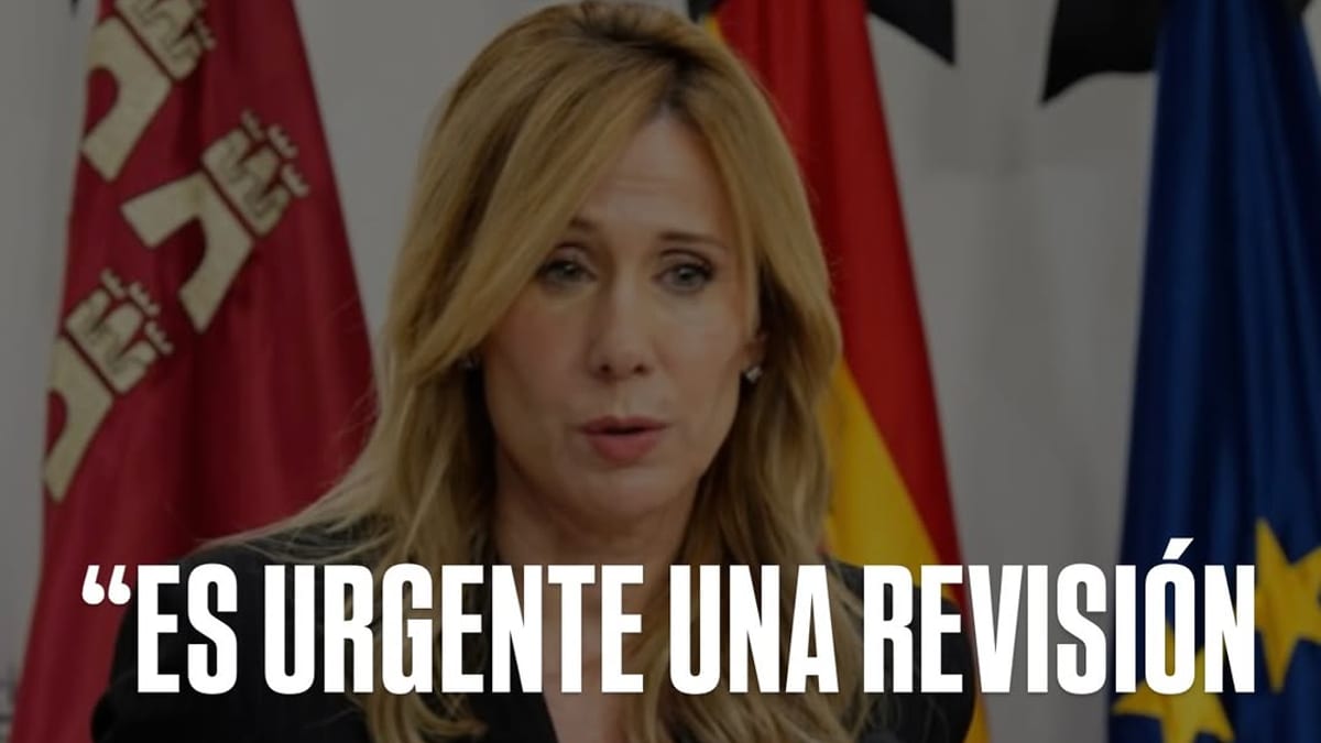 Cartel del Gobierno de Murcia sobre revisión de infraestructuras ferroviarias