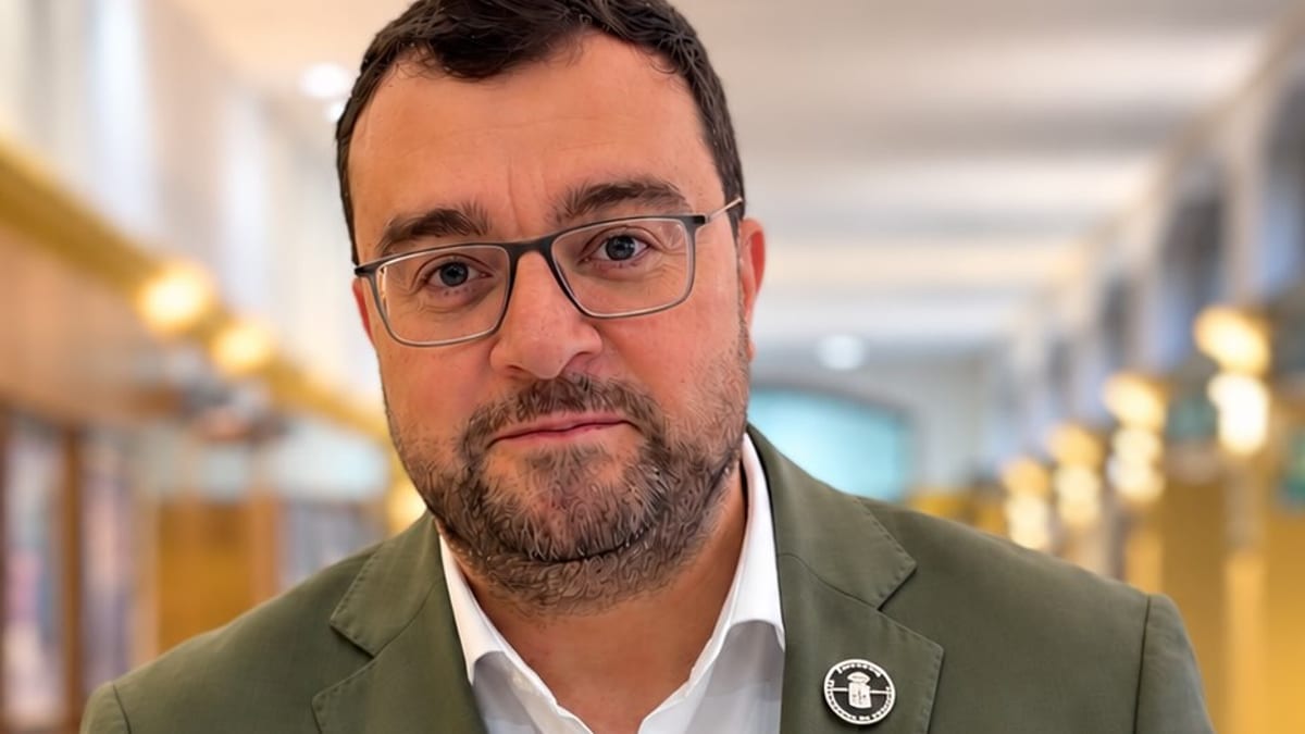 Cartel del Gobierno del Principado de Asturias con el mensaje 'Asturias avanza en derechos'