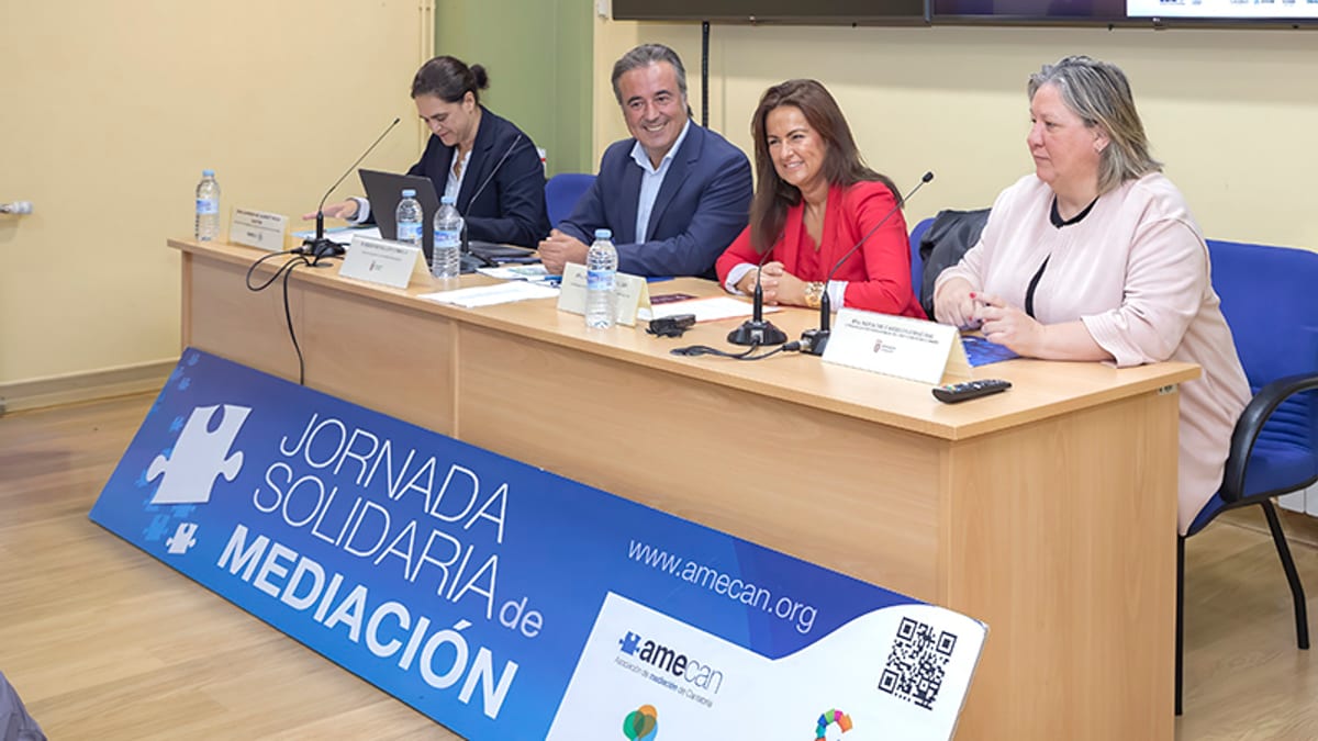 Cartel de la X Jornada Solidaria de Mediación organizada por el Ayuntamiento de Camargo y AMECAN