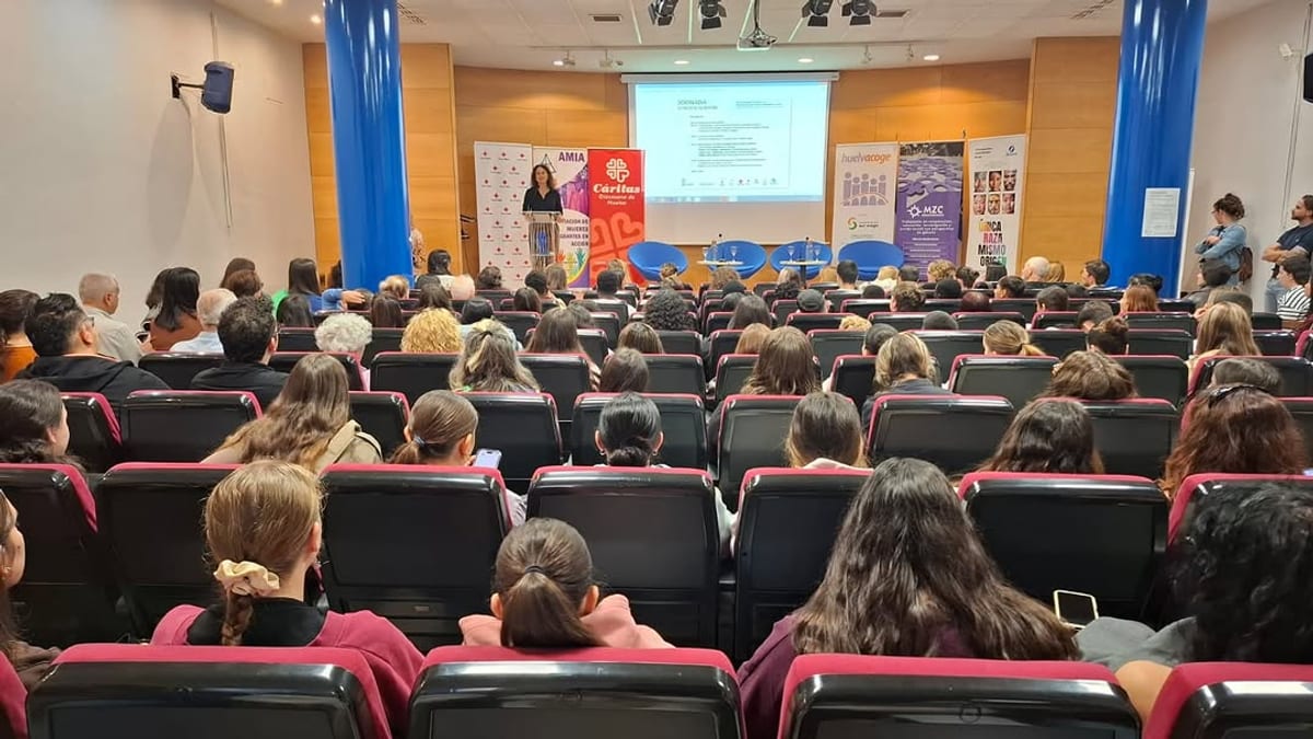 Cartel informativo de la jornada 'Tu prejuicio, su frontera' en La Gota de Leche de Huelva, con logos de las entidades participantes AMIA, ALEC y otras organizaciones