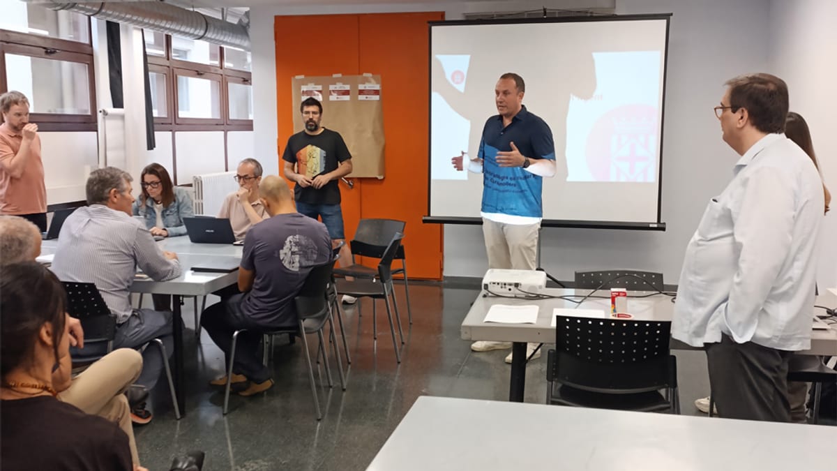 Sala de reuniones con representantes municipales en la presentación del proyecto de ciudad inteligente de Granollers