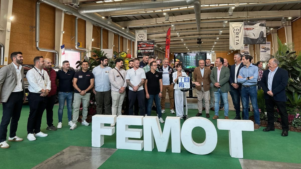 Vista de FEMOT en Talavera Ferial con expositores de vehículos de ocasión