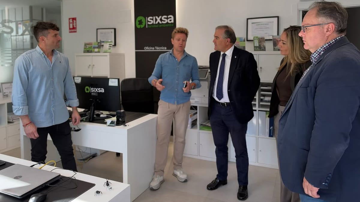 Visita del alcalde Gregorio a la Oficina Técnica de SIXSA en Talavera de la Reina