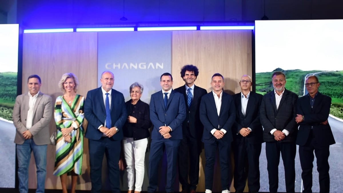 Inauguración del concesionario Changan Monecar de Grupo Autoprima en Cuenca con presencia del alcalde y autoridades institucionales