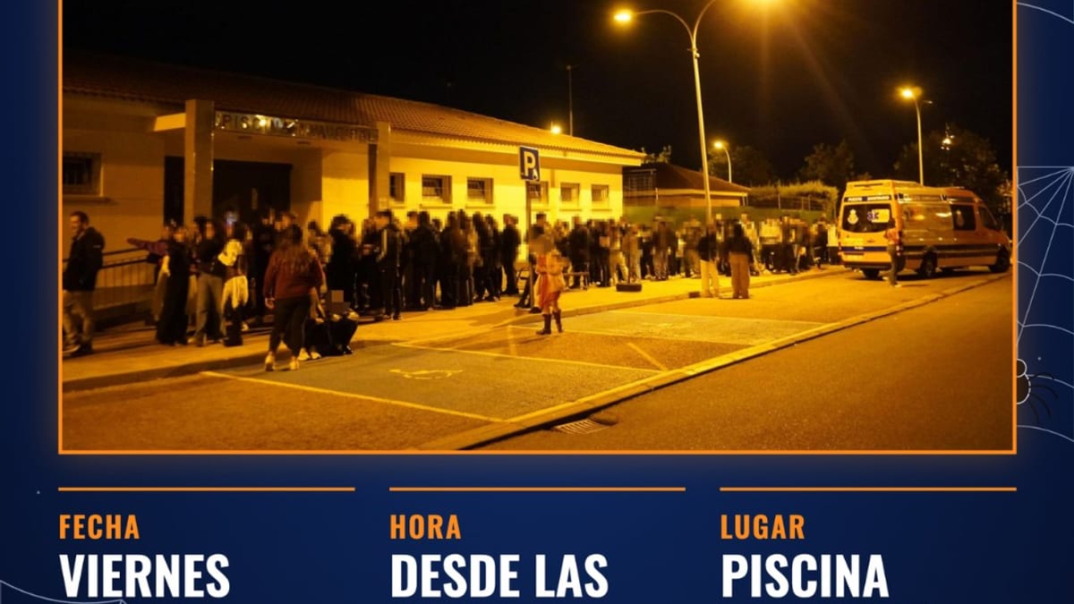 Cartel de la actividad de Halloween en la Piscina Municipal de Verano de Torrijos, 30 de octubre a partir de las 20:00 horas, entrada gratuita