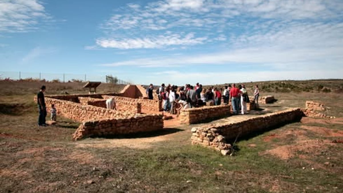 Cartel promocional de las actividades sobre historia íbera en Caudete de las Fuentes y Ademuz organizadas por la Diputación de Valencia