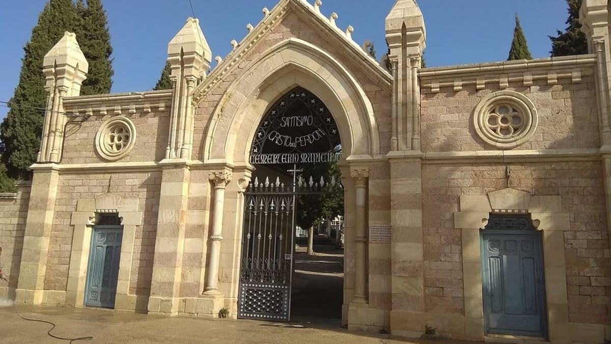 Iglesia del Cristo de Perdón en el cementerio municipal de Cuenca