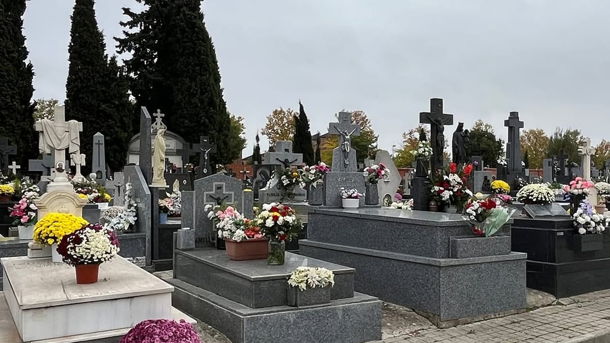 Información de horarios especiales del cementerio de Paracuellos de Jarama para Todos los Santos