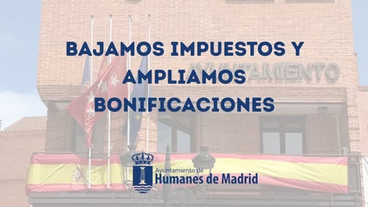 Cartel informativo del Ayuntamiento de Humanes de Madrid sobre bajada de impuestos y ampliación de bonificaciones