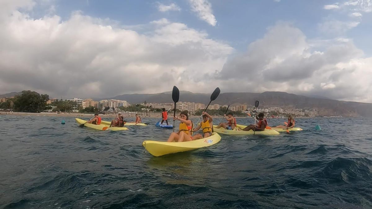 Campamento de Inturjoven en verano con participantes jóvenes disfrutando de las actividades programadas