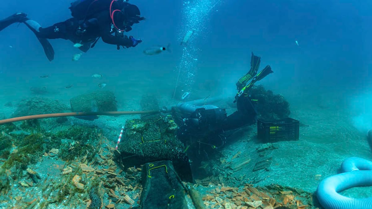 Restos arqueológicos documentados del pecio frente a Marbella, potencialmente identificado como el barco italiano Garigliano