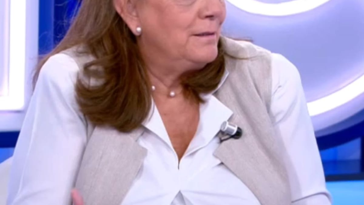 María Bazal, delegada de Familia en la archidiócesis de Madrid, en plató de televisión durante entrevista sobre familias y divorcio