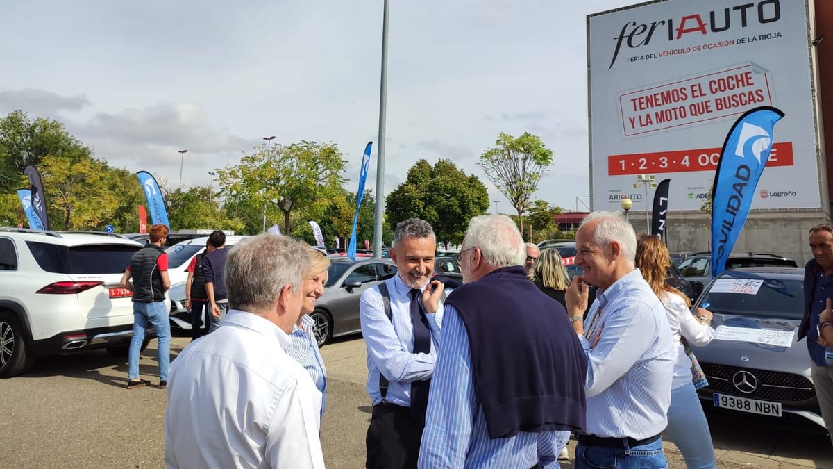 II Feria de Vehículo de Ocasión ARIAUTO en el aparcamiento del Palacio de los Deportes de Logroño con 27 empresas expositoras
