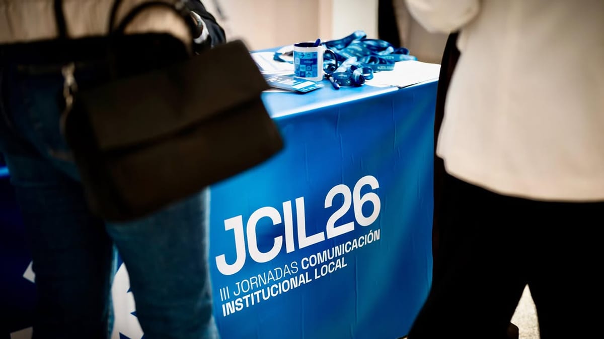 El alcalde Paco de la Torre en la inauguración de las III Jornadas sobre Comunicación Institucional Local en el auditorio del Museo Ruso de Málaga