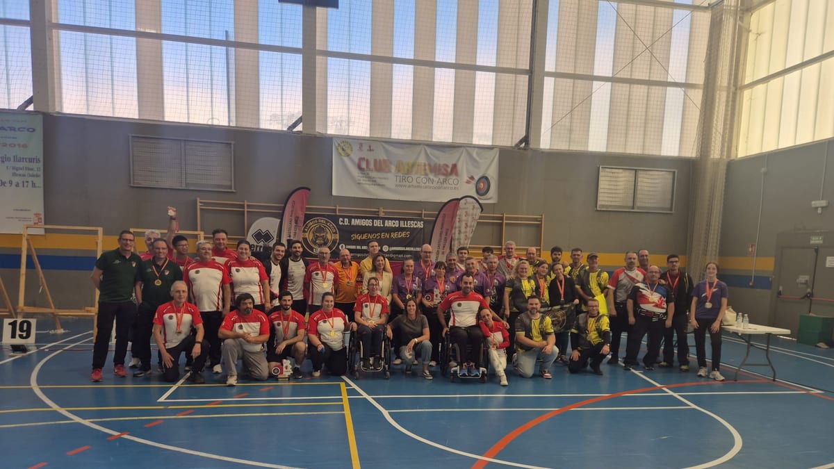 Competición de tiro con arco en sala de la Liga FCMTA en el Pabellón Ilarcuris de Illescas, organizada por el C.D. Amigos del Arco