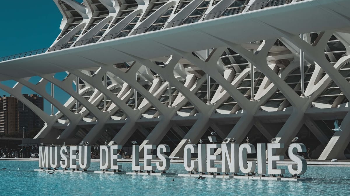 Cartel de la conferencia sobre inteligencia artificial en las aulas del Museu de les Ciències
