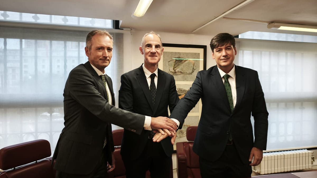Firma del acuerdo entre el Gobierno del Principado de Asturias e Indra para la instalación de fábrica de defensa en Langreo