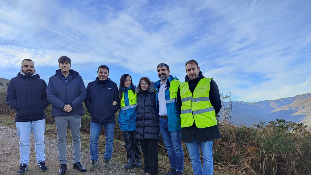 Desmantelamiento de infraestructuras eléctricas antiguas en Lada y Velilla como parte del proyecto del anillo eléctrico de Asturias
