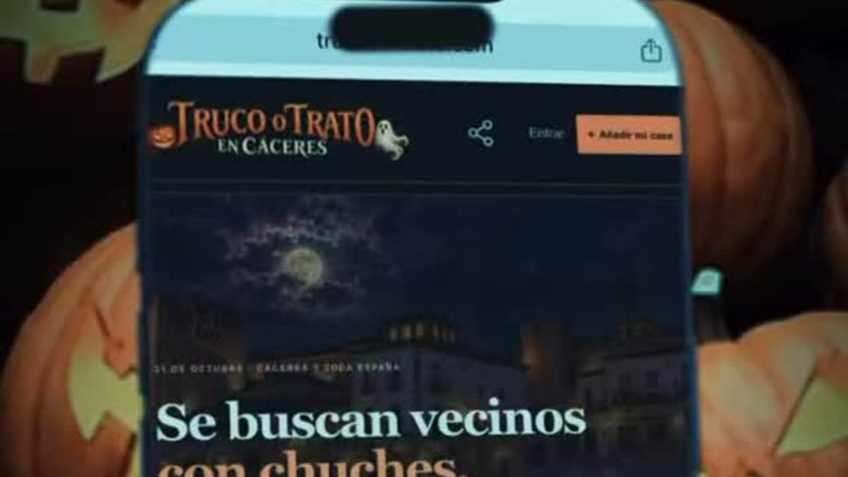 Cartel de la iniciativa 'Truco o Trato' en Cáceres con mapa interactivo de casas participantes