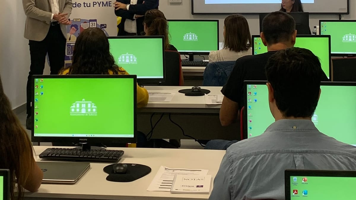 Presentación de INPRO y proyectos tecnológicos municipales en Salteras, con logos de Fondos Europeos de Desarrollo Regional y programa Acelera pyme