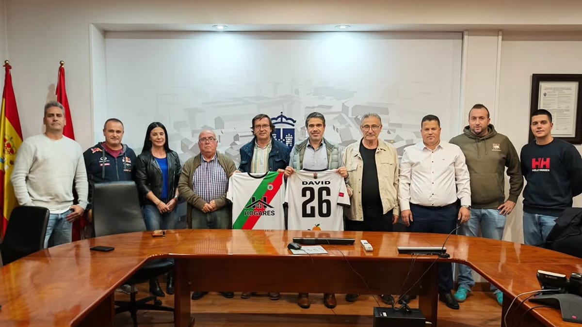 Directiva del Inter Valdemoro en reunión de presentación con nueva equipación