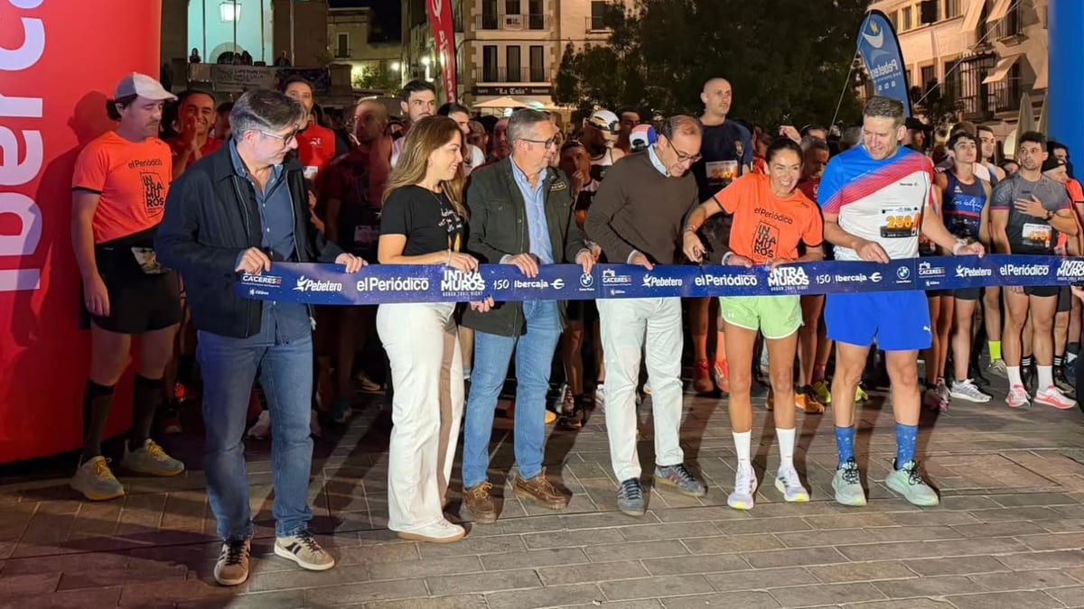 Cartel promocional de la Intramuros Urban Trail Night 2026 en Cáceres