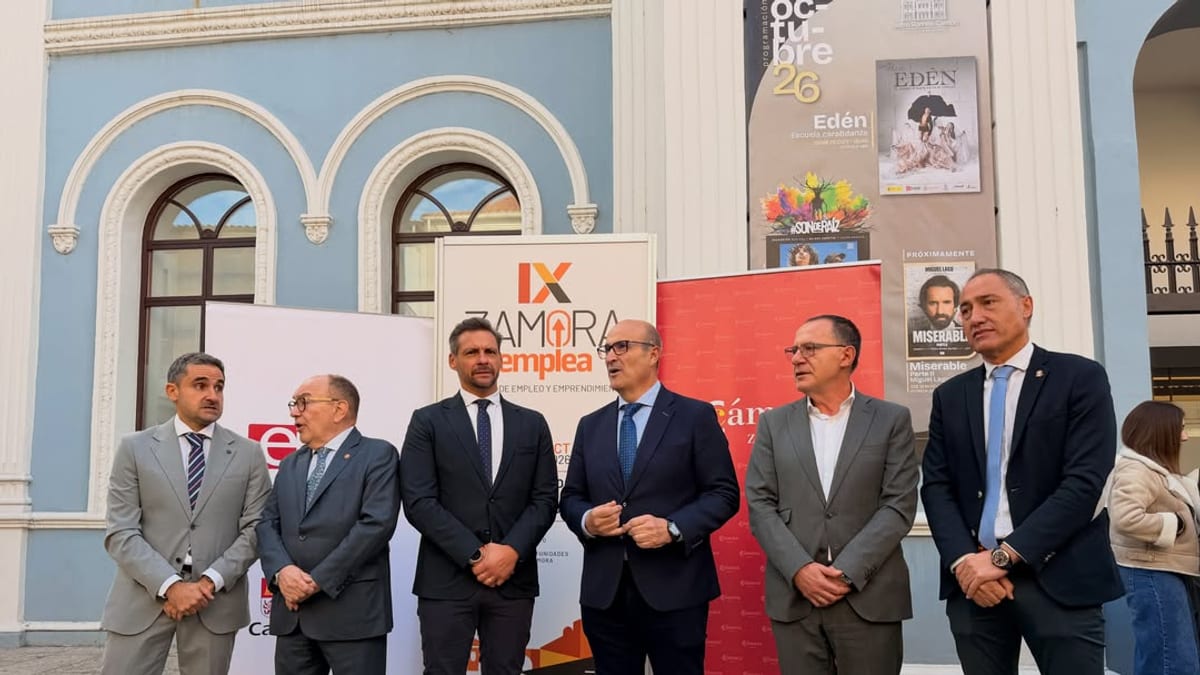 Participantes y expositores en la IX Feria de Empleo y Emprendimiento Zamora Emplea celebrada en el Teatro Ramón Carrión