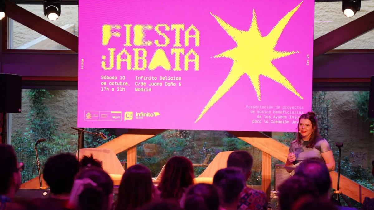 Evento Jabata con beneficiarias de Ayudas Injuve para Creación Joven presentando proyectos musicales en Infinito Delicios, Madrid