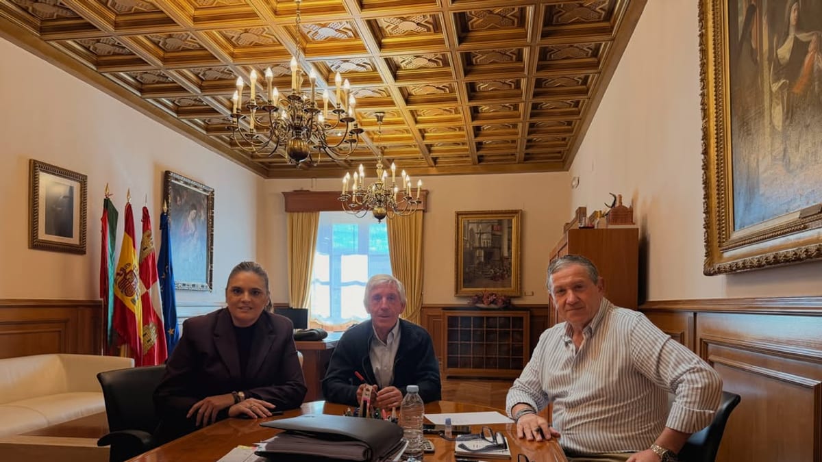 Reunión del presidente de la Diputación de Zamora con alcaldes en la sede provincial