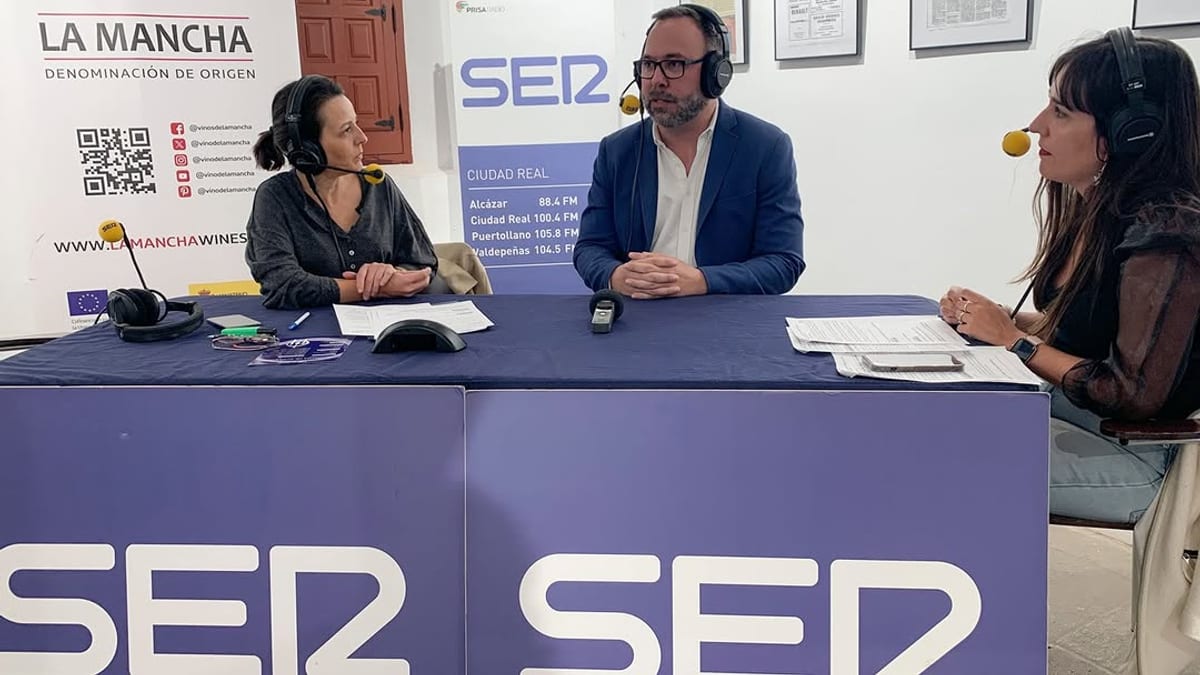 Javier Navarro alcalde de Tomelloso promocionando Tomelloso Sabor en la Cadena SER desde la Posada de los Portales