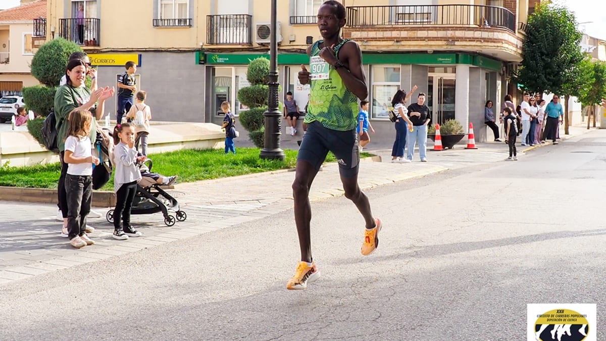Ganadores y corredores de la XXV Carrera Popular Villa de Honrubia organizada por la Diputación de Cuenca