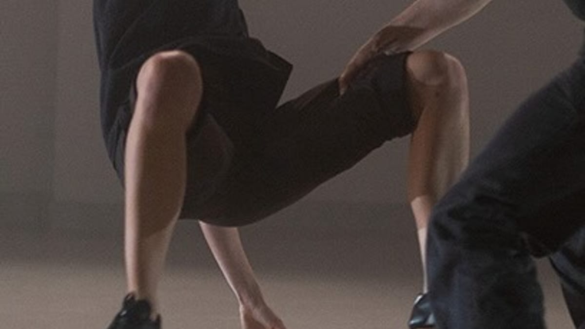 Momento de las Jornadas Escénicas INJUVE en Replik teatro durante el último acto con diálogo entre danza y literatura