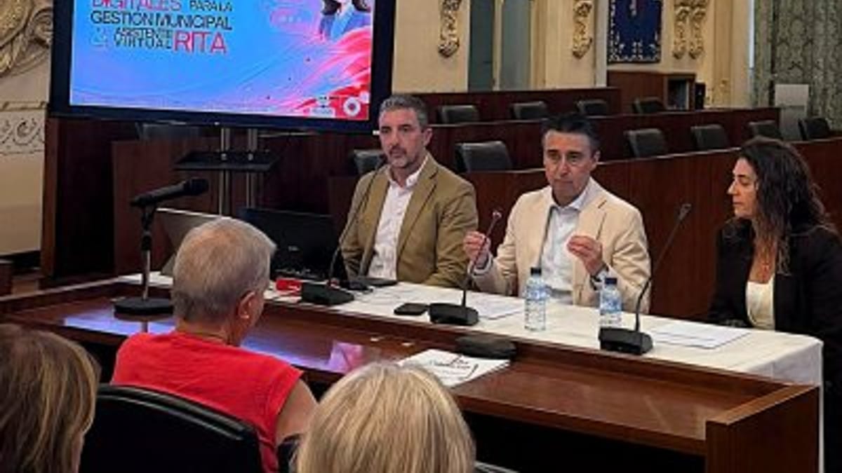 Presentación de Rita, agente virtual de la Diputación de Badajoz, en jornada dirigida a alcaldes y alcaldesas de la provincia
