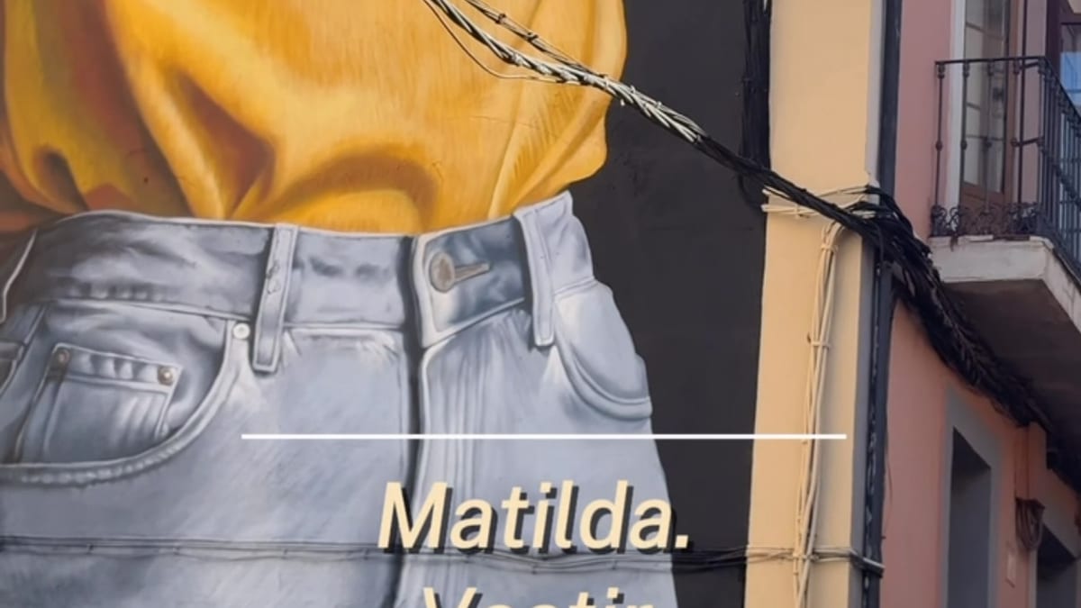 Intervención artística 'Matilda' de La Joven Perla en el espacio urbano de Cáceres